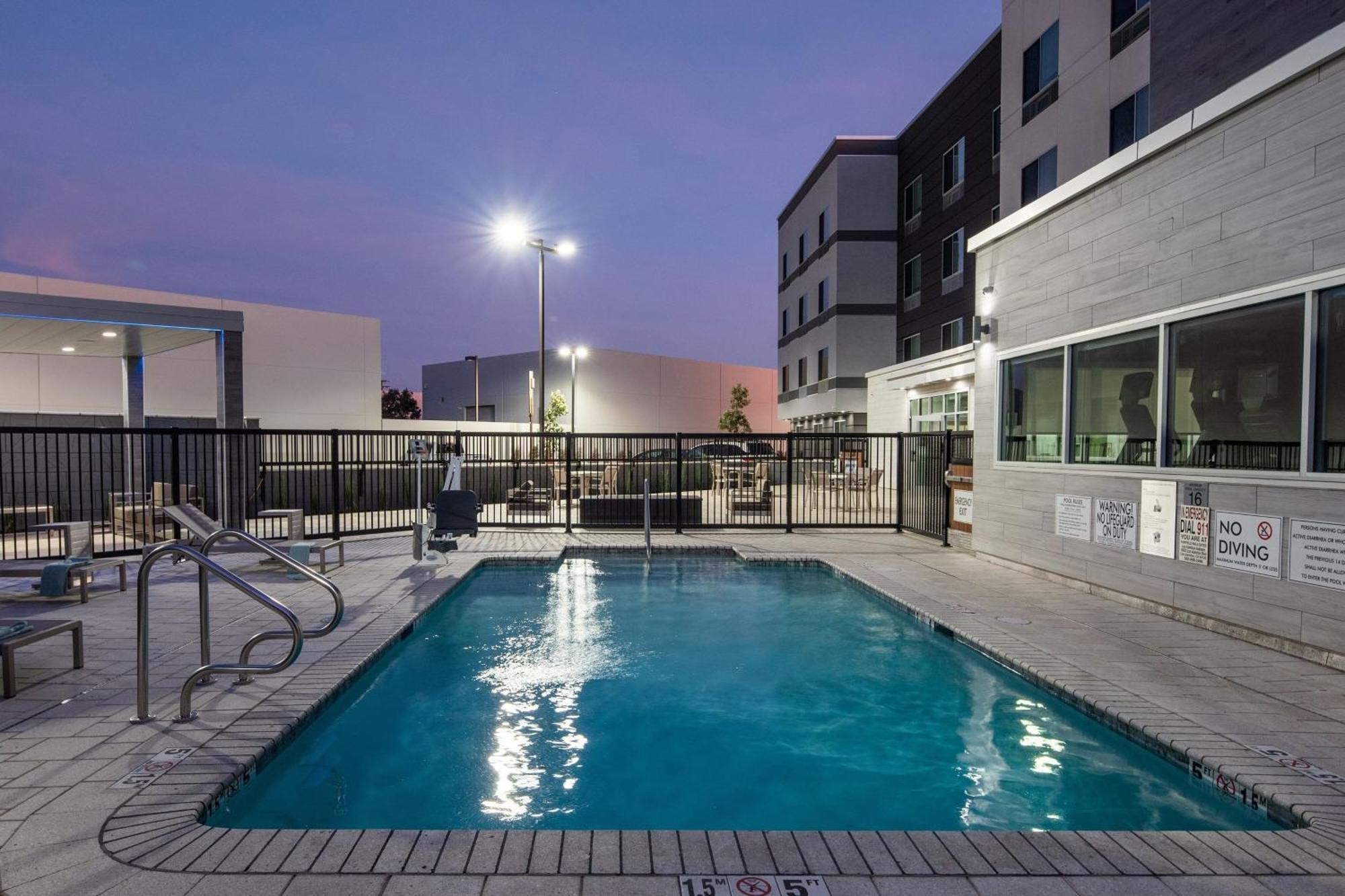 Fairfield By Marriott Inn & Suites Anaheim Los Alamitos Extérieur photo